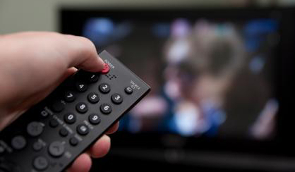 Cara membersihkan layar TV LED